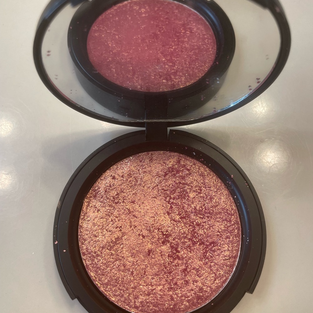 B’ellegant strawberry shortcake highlighter